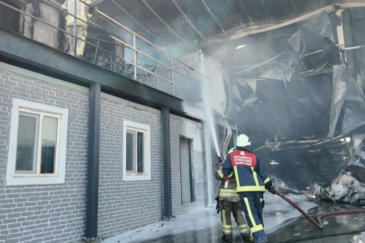 İstanbul Çatalca'da kimyasal madde dolu iş yerinde yangın: 1 kişi yaralandı