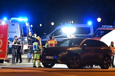 Berlin'de araç kalabalığa daldı: Ölü ve yaralılar var