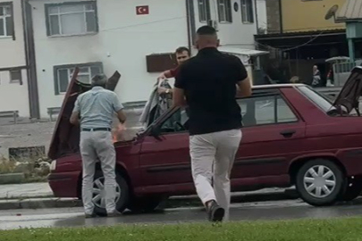 Sakarya'da dumanların yükseldiği otomobile duyarlı sürücü müdahale etti