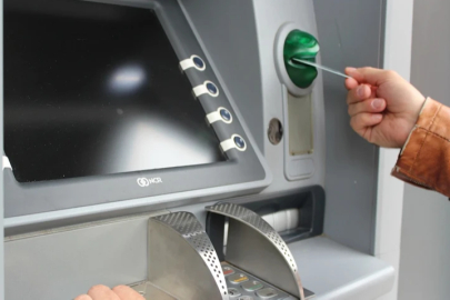ATM'lerin fişini çekmişti: Dev banka şimdi de şubelerini kapatıyor