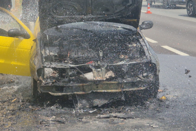 Tekirdağ'da otomobil alev alev yandı: 5 kişi son anda kurtuldu