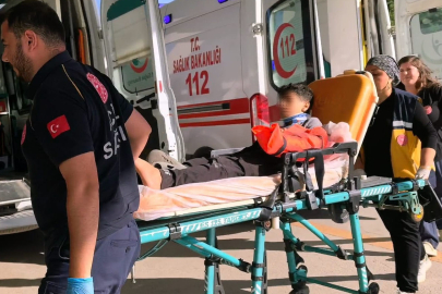 Ailesinin anahtarı unuttuğu çocuk, eve girmek için tırmandığı 2'nci kat balkonundan düşerek yaralandı