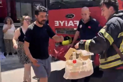Mersin’de yangında mahsur kalan cennet papağanını itfaiye kurtardı