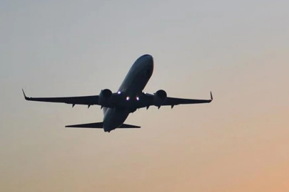 Turistleri taşıyan uçak düştü! Çok sayıda kişi hayatını kaybetti
