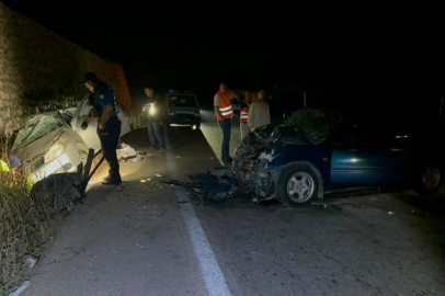 Bursa'da iki otomobil çarpıştı: 2 ölü, 6 yaralı