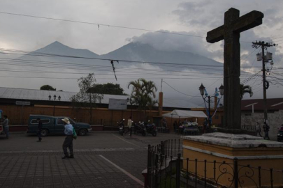 Fuego Yanardağı'nın faaliyete geçtiği Guatemala'da tahliye emirleri verildi