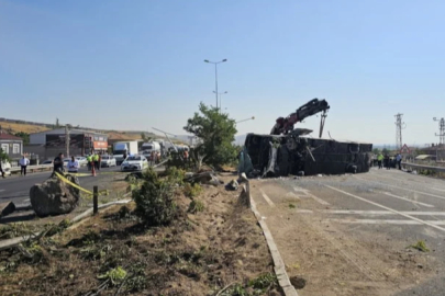 Kayseri'de yolcu otobüsü devrildi: 1 ölü, 24 yaralı
