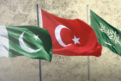 Suudi Arabistan'daki simge yapılar Türkiye, Suudi Arabistan ve Pakistan bayraklarıyla ışıklandırıldı
