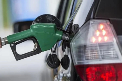Benzine peş peşe zam! Gece yarısı fiyatlar değişecek