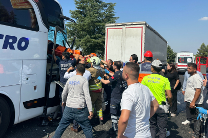 Uşak’ta otobüs kazası: Muavin hayatını kaybetti