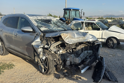 Afyonkarahisar'da trafik kazası: 1 ölü 7 yaralı