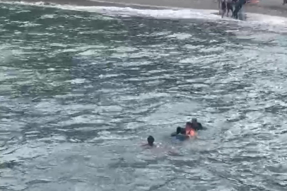 Kocaeli'de yasağa rağmen denize girdiler: Baba ve 2 çocuğu ölümden döndü