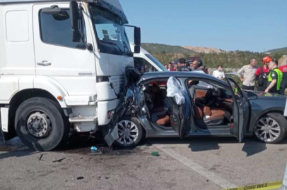 Kamyonet otomobile çarptı, yaşlı kadın hayatını kaybetti