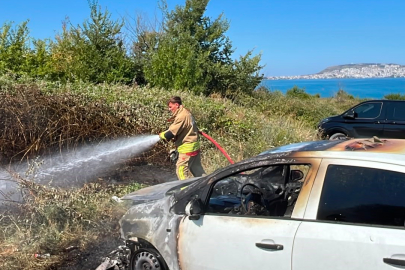 Sinop'ta otomobil yandı, otluk alanı tutuşturdu