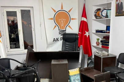 Emet'te AK Parti İlçe Başkanlığı binasına saldırı