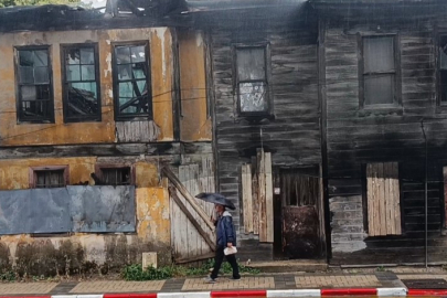 Bartın'da tarihi binanın çatısı sağanak yağış sonrası çöktü