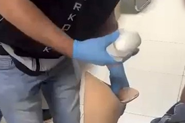 Protez bacağından 830 gram metamfetamin çıktı