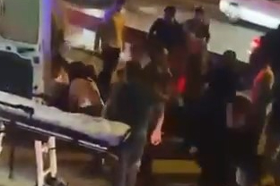 Bursa’da yolun karşısına geçmek isteyen 2 kişiye otomobil çarptı