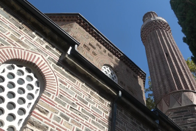 Tarihi camide sıvaların altından 550 yıllık tarih çıktı