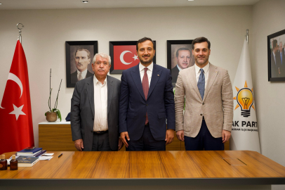 Üsküdar’da siyasi dengeler değişti: 4 CHP’li meclis üyesi AK Parti’ye katıldı