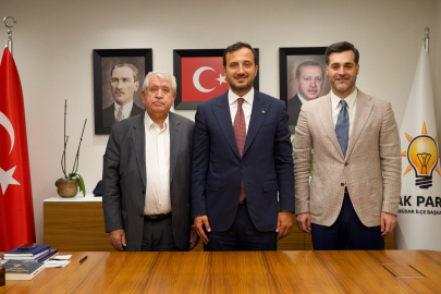 Üsküdar’da siyasi dengeler değişti: 4 CHP’li meclis üyesi AK Parti’ye katıldı