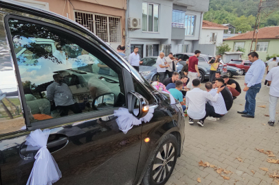 Bursa’da asırlık düğün geleneği: 200 metreyi 4 saatte geçtiler