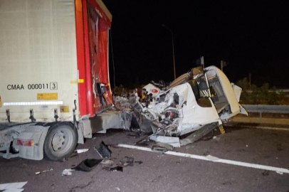 Bursa’da otoyolda can pazarı: Tır ile otomobil çarpıştı, 1 ölü 7 yaralı