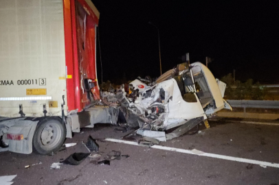 Bursa’da otoyolda can pazarı: Tır ile otomobil çarpıştı, 1 ölü 7 yaralı