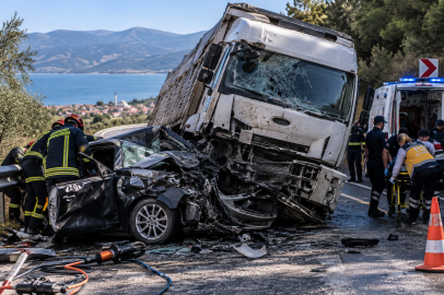 İznik’te kamyon dehşeti: Virajı alamadı, park halindeki araca çarptı