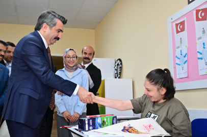 Oktay Yılmaz’dan özel öğrencilere ilk gün sürprizi