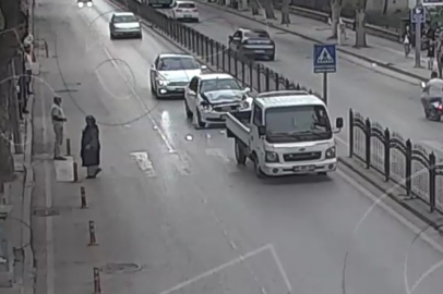 Amasya'da uayaya yol veren kamyonete otomobil çarptı