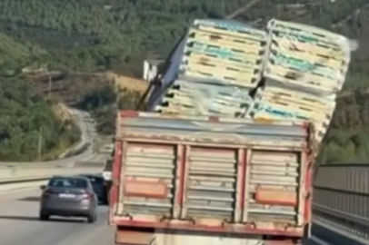 Bursa’da trafikte büyük tehlike: Tırın yükü yürekleri ağza getirdi