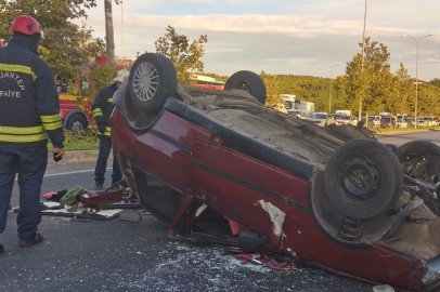 Gaziantep'te kontrolden çıkan otomobil takla atarak karşı şeride geçti: 3 yaralı