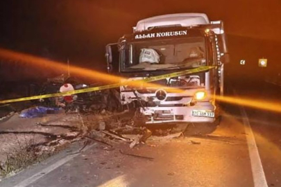 Konya'da kamyon ile otomobil kafa kafaya çarpıştı: 1 ölü, 1 yaralı