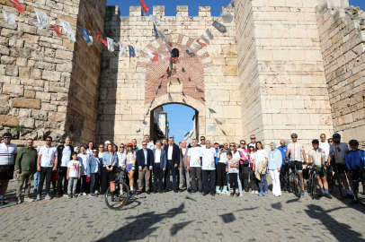 Bursa’da Atatürk Caddesi otomobillere kapandı, meydan yayalara kaldı