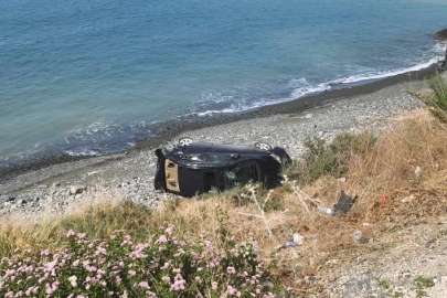Hatay Arsuz’da uçurumdan yuvarlanan otomobilin sürücüsü yaralandı