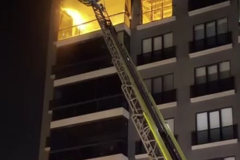 Bursa'da apartman dairesinde yangın: 4 kişi dumandan etkilendi