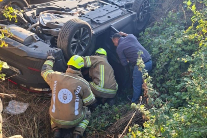 Bursa’da otomobil dere yatağına uçtu: 5 yaralı