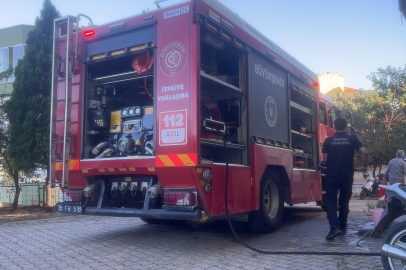 Bursa’da garajdaki odunlar alev aldı: Apartman sakinleri büyümeden müdahale etti