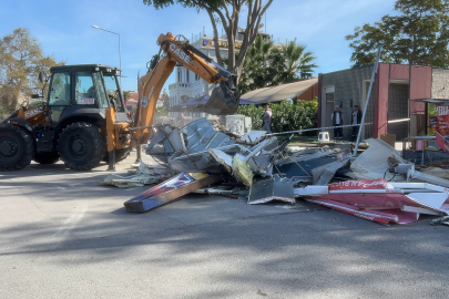 Bursa'da mahkeme kararının ardından Mudanya’daki büfe yıkıldı