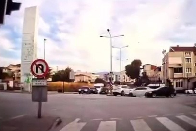 Hatalı dönüş Bursa’da kazaya neden oldu: Çarpışma kamerada