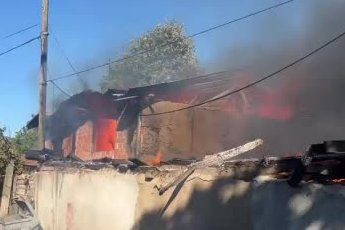 Bursa’da korkutan yangın: Alevler çevredeki yapılara sıçradı