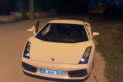 Bursa’da 10 milyonluk otomobili bırakıp çalılıklara kaçtı: Polis uyurken buldu