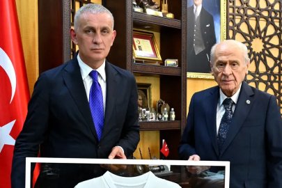 Devlet Bahçeli, Hacıosmanoğlu’na çelenk gönderdi: "Yalnız değilsin"