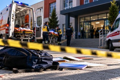Başakşehir’de ortaokulda bıçaklı kavga: 5 öğrenci yaralandı, veliler okula akın etti