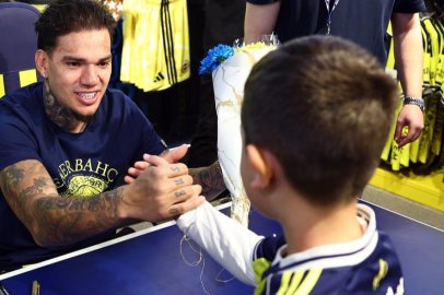 Kadıköy'de Ederson çılgınlığı! İzdiham tavan yaptı