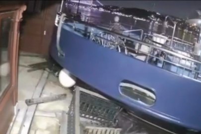 Boğaz’da korkutan kaza: Yolcu vapuru tarihi yalıya çarptı