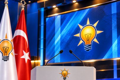Cemil Tugay AK Parti’ye katıldı: Rozetini Erdoğan taktı
