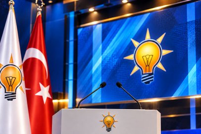 Cemil Tugay AK Parti’ye katıldı: Rozetini Erdoğan taktı