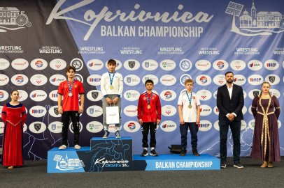 Genç güreşçiler Balkanlar’dan iki madalyayla döndü